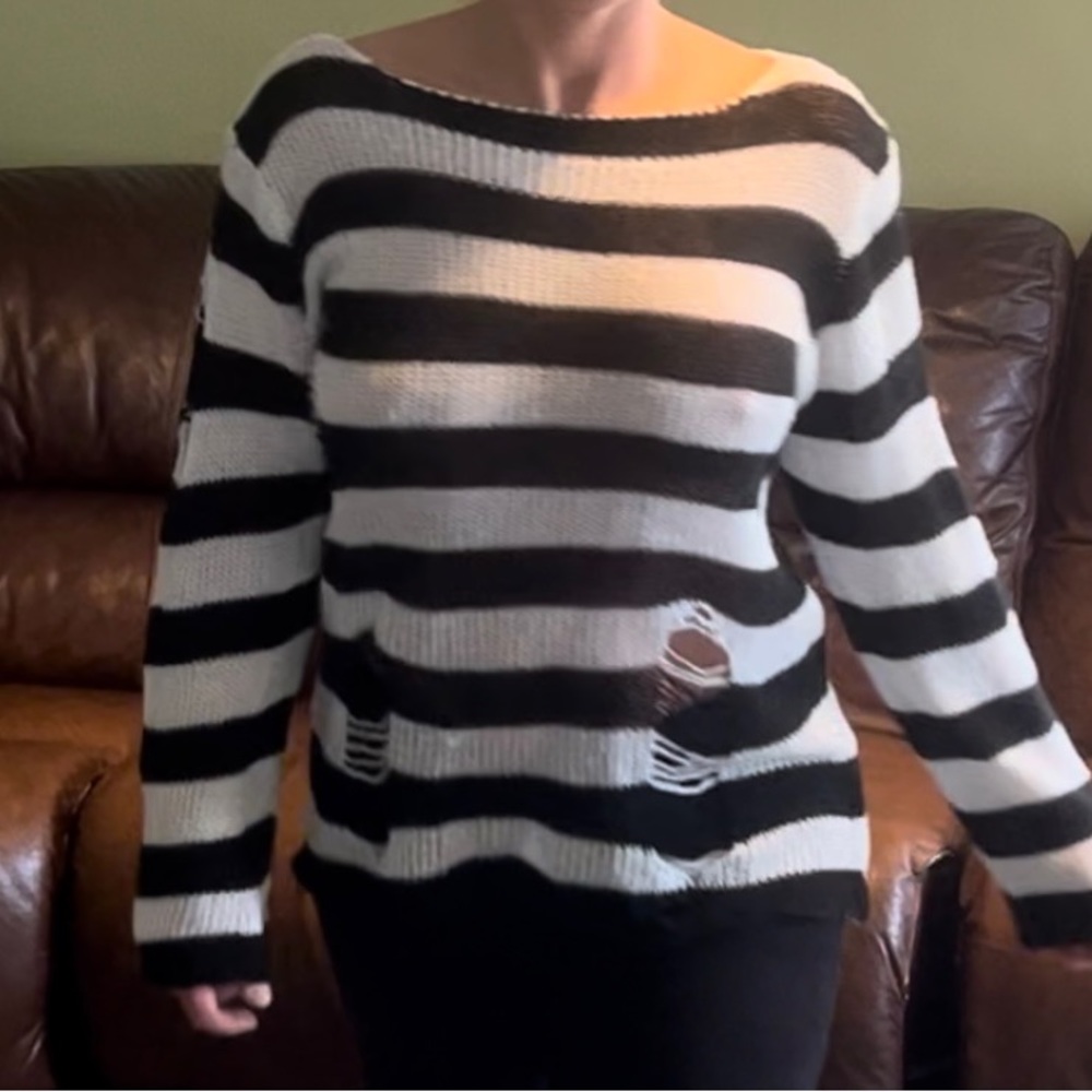 Sweater - Picture 2 of 3
